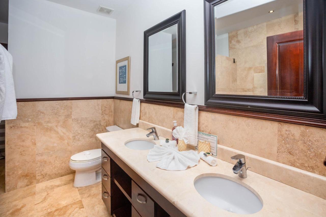 Pristine Bay Villa 1304 With Large Pool - 3 Bedroom Condo French Harbour Exteriér fotografie