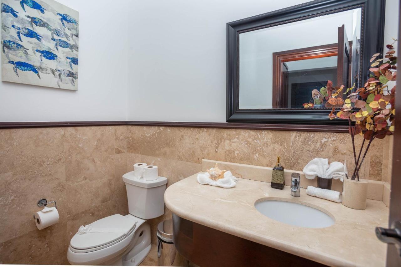 Pristine Bay Villa 1304 With Large Pool - 3 Bedroom Condo French Harbour Exteriér fotografie