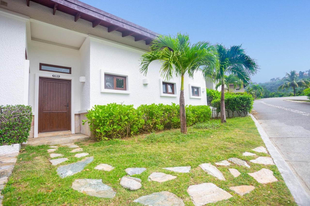 Pristine Bay Villa 1304 With Large Pool - 3 Bedroom Condo French Harbour Exteriér fotografie