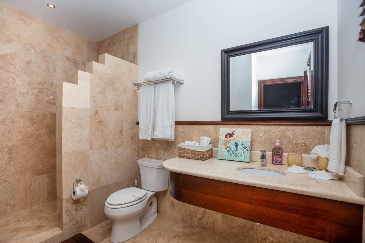 Pristine Bay Villa 1304 With Large Pool - 3 Bedroom Condo French Harbour Exteriér fotografie