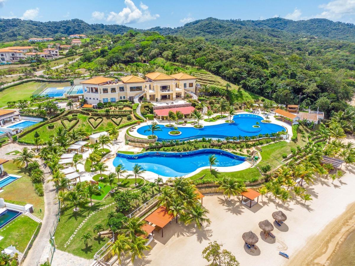 Pristine Bay Villa 1304 With Large Pool - 3 Bedroom Condo French Harbour Exteriér fotografie
